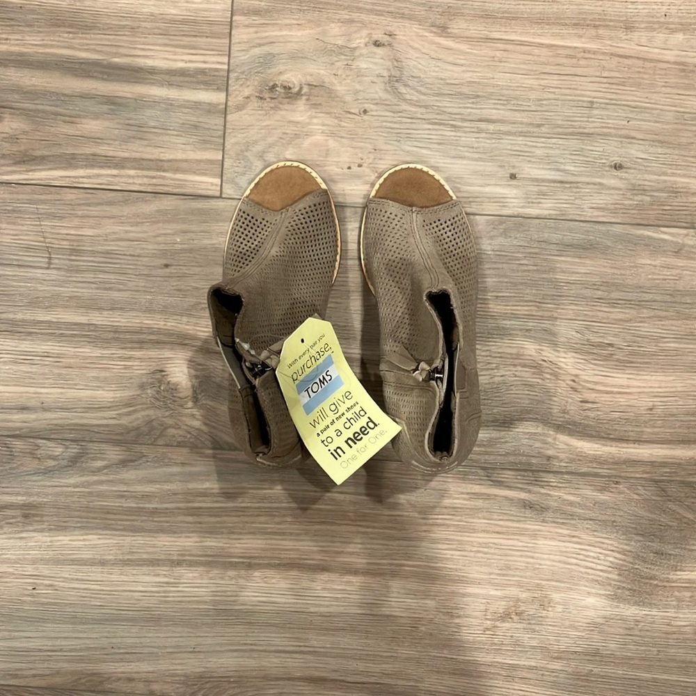 NWT LADIES TOMS MAJORCA PEEP TOE BOOTS SIZE 5.5